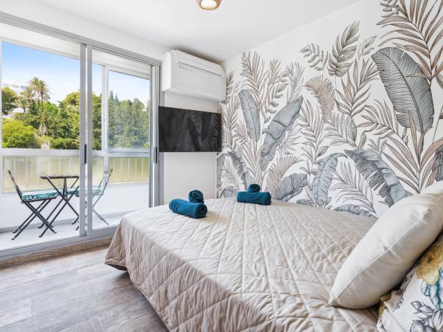 STUDIO Californie Tramway commerces plage