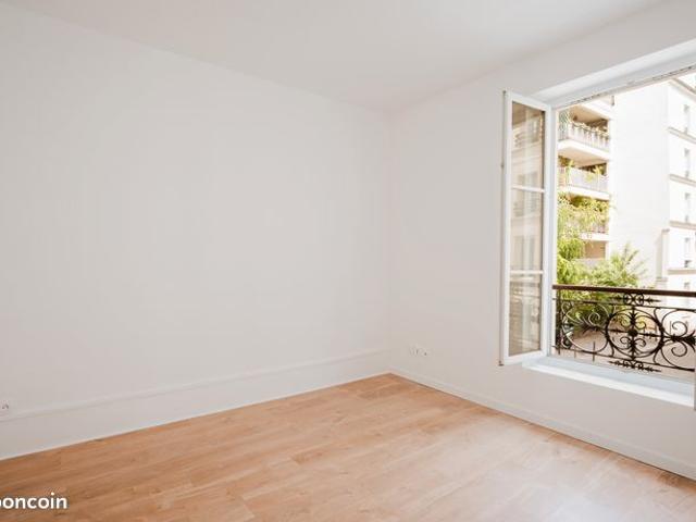 Studio calme et lumineux de 21,58m2 carrez rue Buzelin 75018 Paris