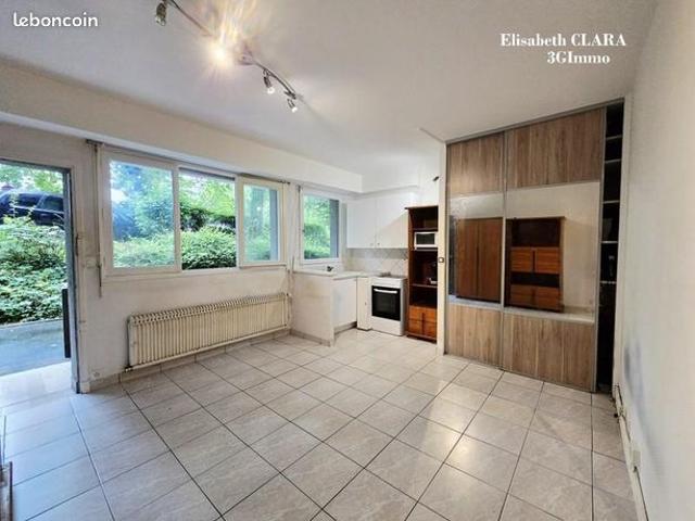 Studio calme et sécurisé à Yerres avec parking