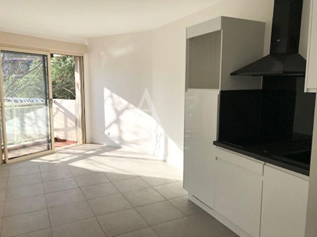 STUDIO CANNES SECTEUR TASSIGNY ET BROUSSAILLES AVEC PISCINE PROCHE HOPITAL DE CANNES