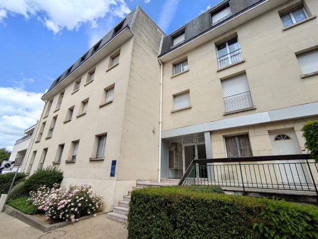 STUDIO CENTRE VILLE BURES SUR YVETTE