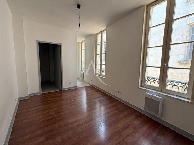 Studio centre ville de SAINTES, 20 m2