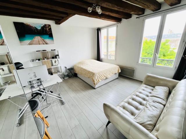 Studio centre ville et RER A St Germain en Laye