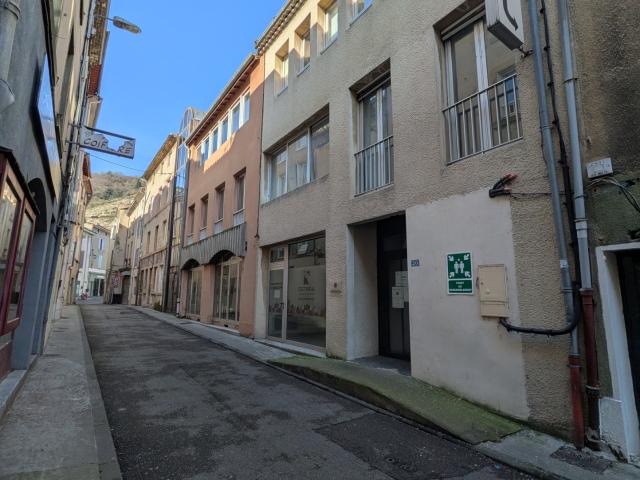 STUDIO CENTRE VILLE TOURNON accessible PMR
