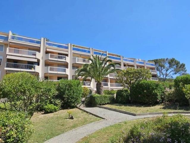 Studio à 2 pas de la plage à Boulouris 83