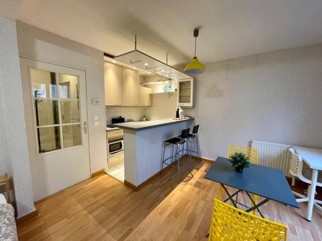 REIMS SECTEUR MOISSONS STUDIO AVEC TERRASSE DANS RESIDENCE RE