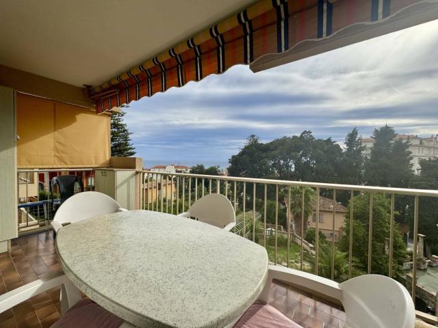 GRAND STUDIO AVEC COIN NUIT MENTON GARAVAN