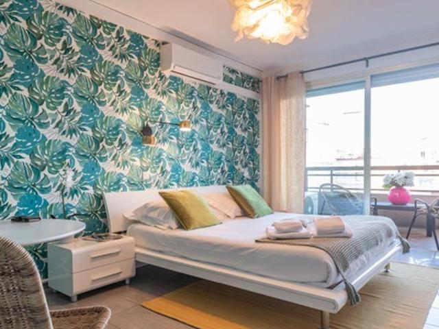 Studio de 25m² avec une terrasse de 6m² qui offre une vue mer à