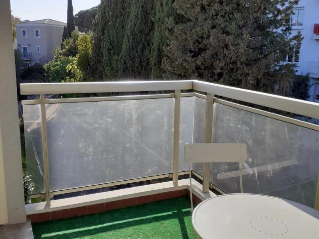 STUDIO DERNIER ETAGE RESIDENCE PISCINE