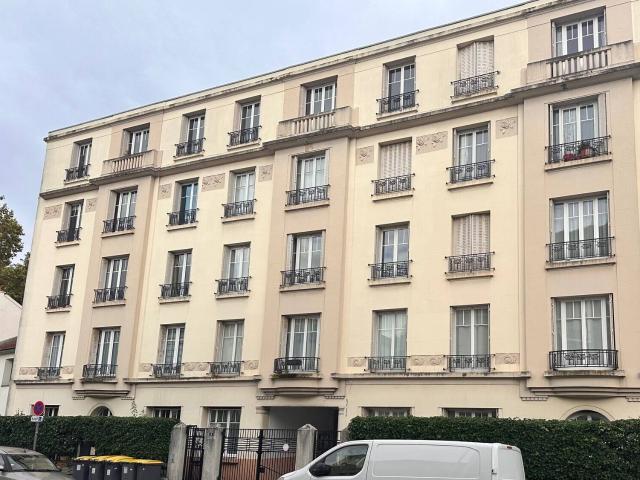 A saisir studio à 6 mn de la gare de Clamart Ligne N et 12 mn du