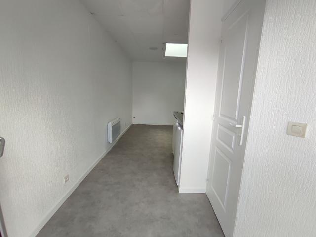A vendre studio loué avec jardinet à Bordeaux