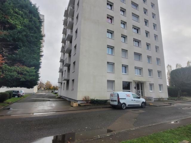 Grand Studio à rafraichir de 35m² avec stationnement et balcon
