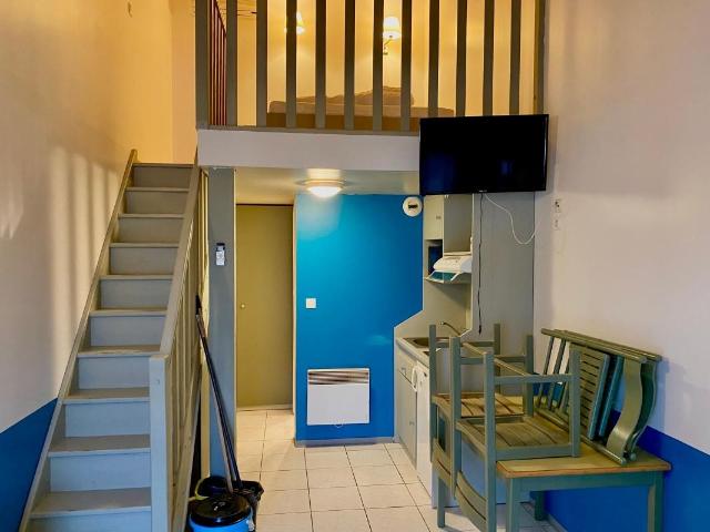 STUDIO AVEC MEZZANINE