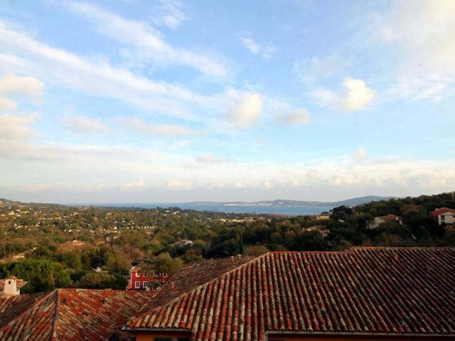 GRIMAUD VUE MER
