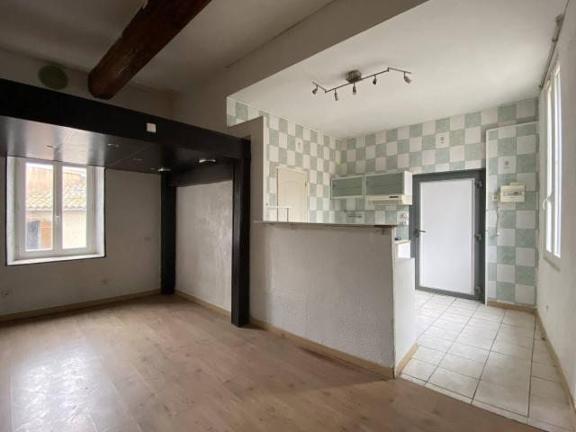STUDIO 28m² 1er ETAGE TRAVERSANT PETIT IMMEUBLE
