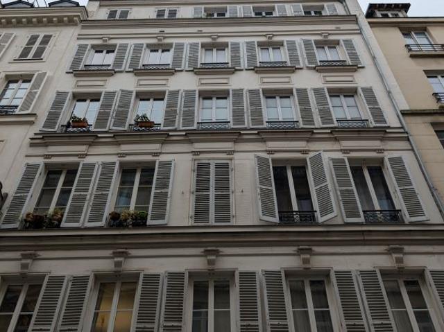 Studette rue de l'échiquier