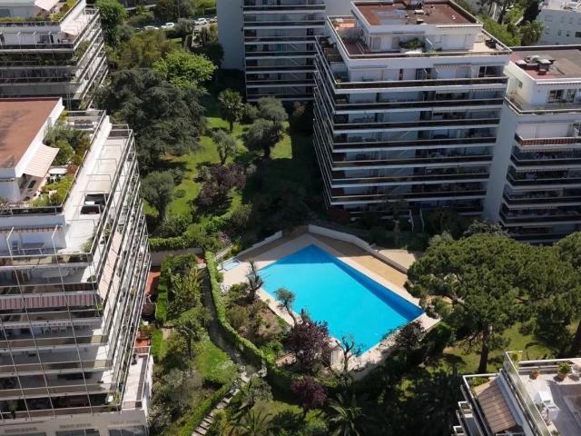 Studio de 28M2 + 13 M2 VERANDA MAS DE TANIT Juan les pins