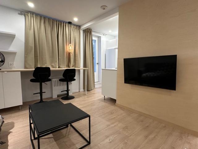 Studio à Louer 5252 rue Saint Hubert, Le Plateau Mont Royal Montréal 10 photos | Logis Québec
