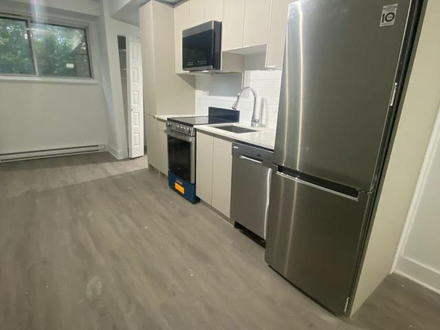 Studio à Louer 5820 Rue Souart Montréal H3S 2E8, Côte des Neiges/Notre Dame de Grâce Montréal 6 photos | Logis Québec