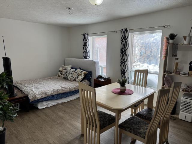 Studio à Louer 105 Rue King Est, Fleurimont Sherbrooke 5 photos | Logis Québec