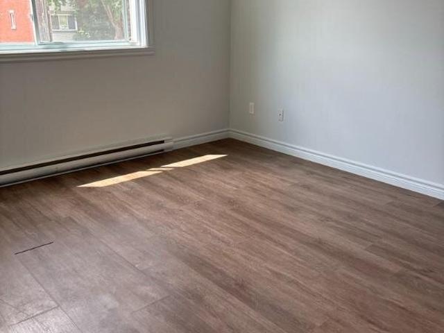 Studio à Louer 122 Rue de Carillon, Les Nations Sherbrooke 6 photos | Logis Québec