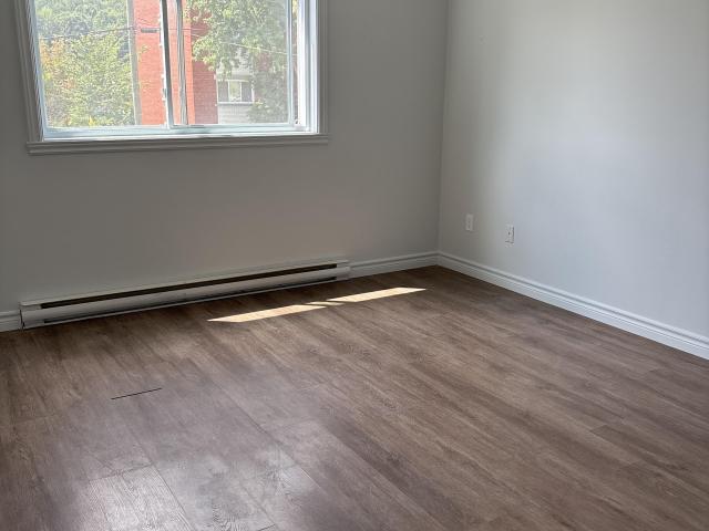 Studio à Louer 122 Rue de Carillon, Les Nations Sherbrooke 6 photos | Logis Québec