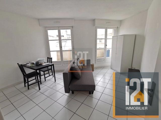 Studio à louer, 1 pièce Nîmes 30000