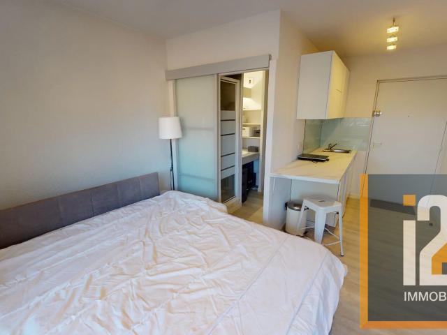 Studio à louer, 1 pièce Nîmes 30900