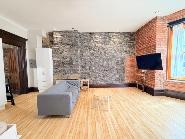 Studio à Louer 29 Rue Sainte Ursule, Sainte Foy/Sillery/Cap Rouge Québec 9 photos | Logis Québec