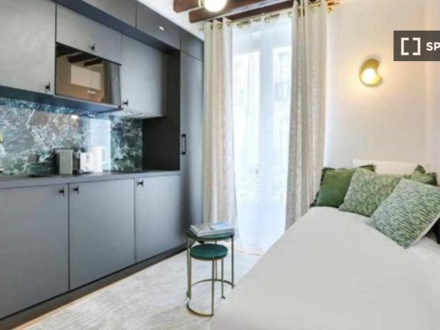 Studio à louer à Muette Sud, Paris