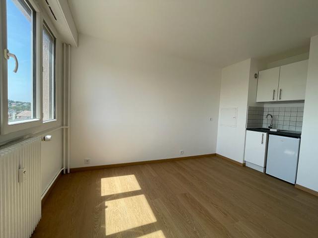 Studio à louer à Melun Réf 2208
