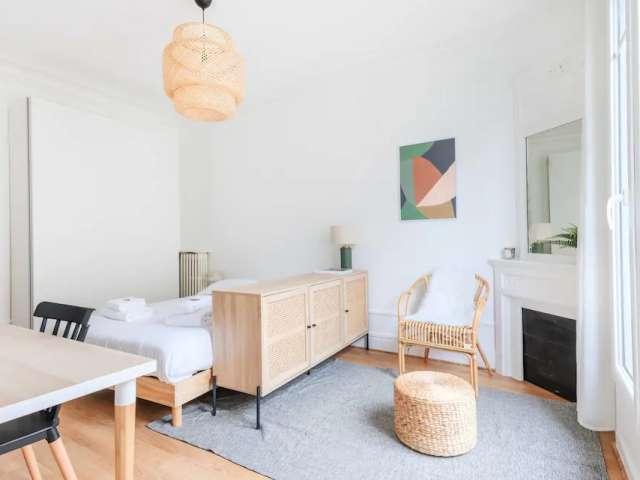 Studio à louer à Auteuil Nord, Paris