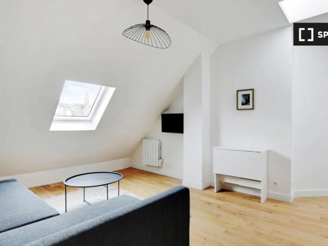 Studio à louer à Blanche Trinité, Paris