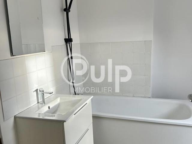A LOUER CENTRE VILLE DE DOUAI STUDIO MEUBLE