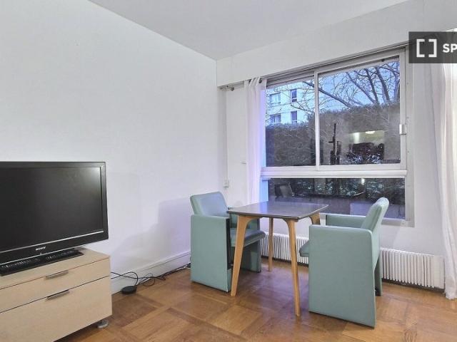 Studio à louer à Hoche Friedland, Paris
