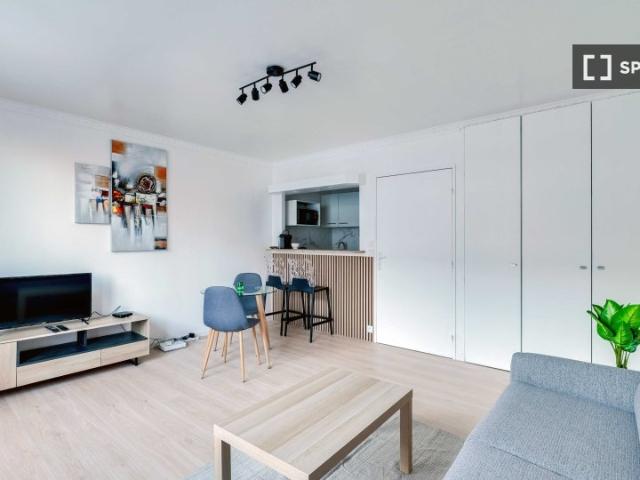 Studio à louer à La Fourche Guy Môquet, Paris