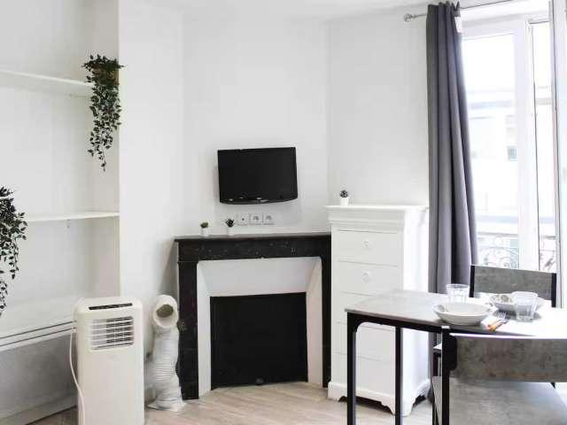 Studio à louer à l'Entrée de Ville, Paris
