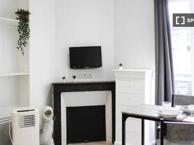 Studio à louer à l'Entrée de Ville, Paris
