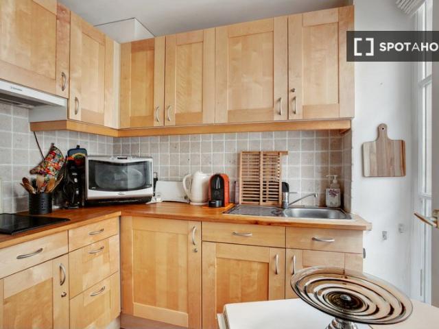 Studio à louer à l'Odéon, Paris