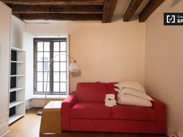 Studio à louer à l'Odéon, Paris