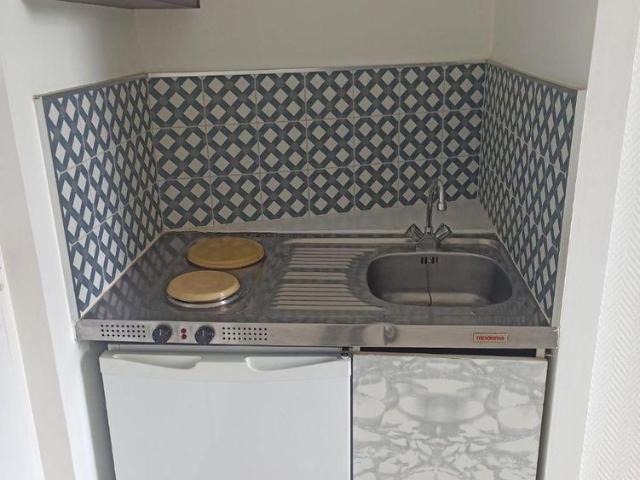 Studio rénové à louer à Rennes 35000, quartier Fac de Droit, Thabor St Hélier Cet appartem.