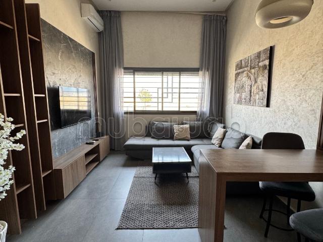 Studio à louer à Roches Noires. 1 jolie chambre. Espace de rangement ample