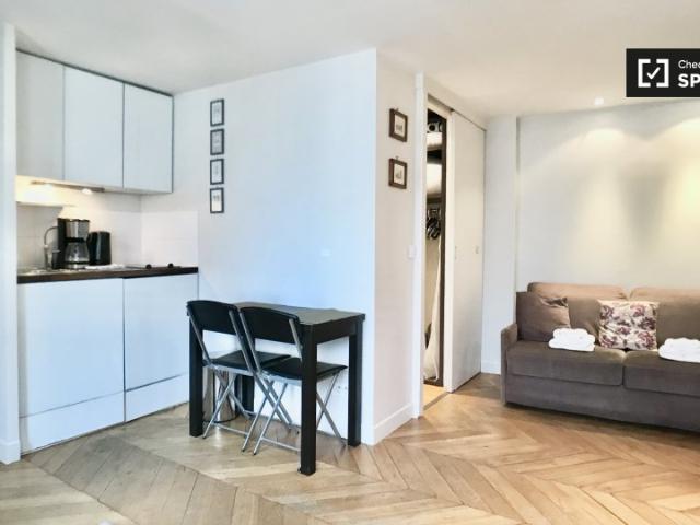 Studio à louer à Saint Placide, Paris