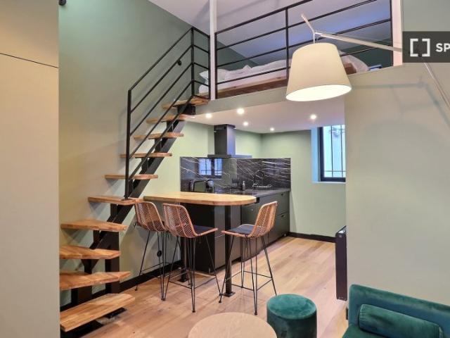 Studio à louer à Saint Placide, Paris