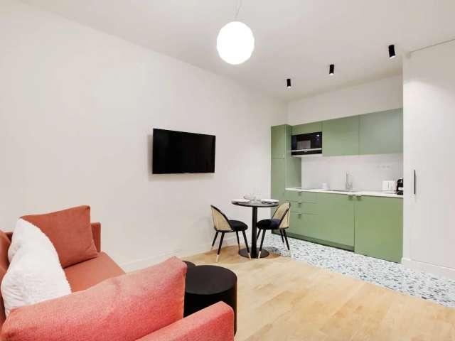 Studio à louer à Saint Placide, Paris