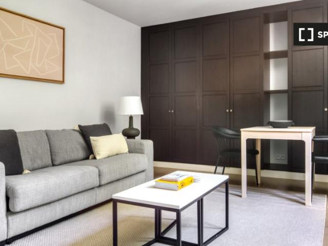 Studio à louer à Saint Thomas d'Aquin, Paris