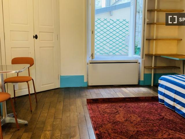 Studio à louer à Secrétan, Paris