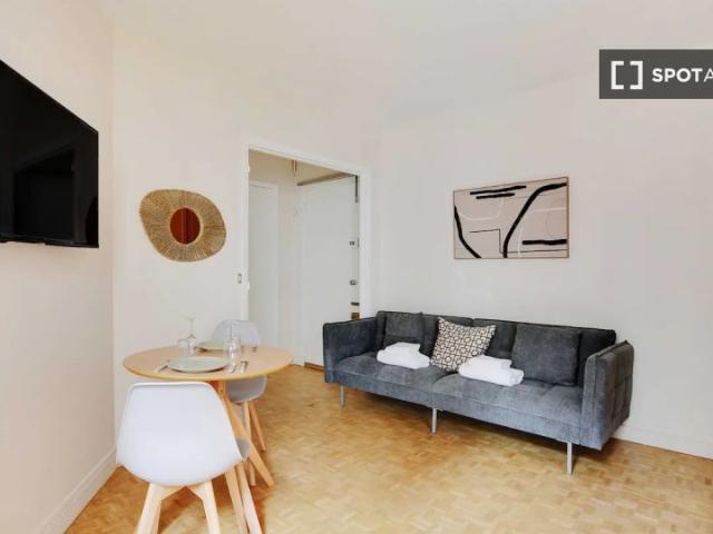 Studio à louer à Ternes, Paris