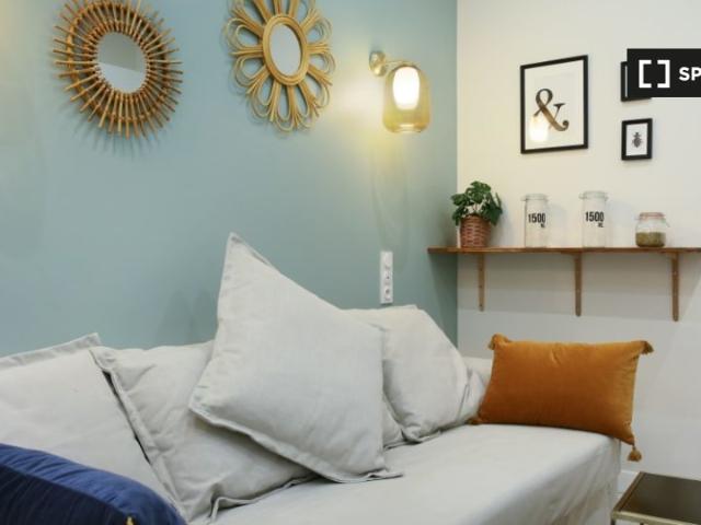 Studio à louer à 2Ème Arrondissement, Paris