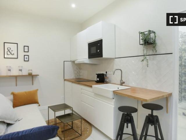 Studio à louer à 2Ème Arrondissement, Paris
